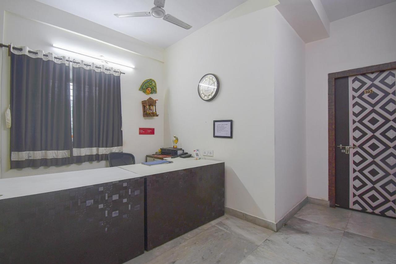 Super Collection O Bricks Inn Hazra Road Near Birla Mandir Kolkata Exterior photo